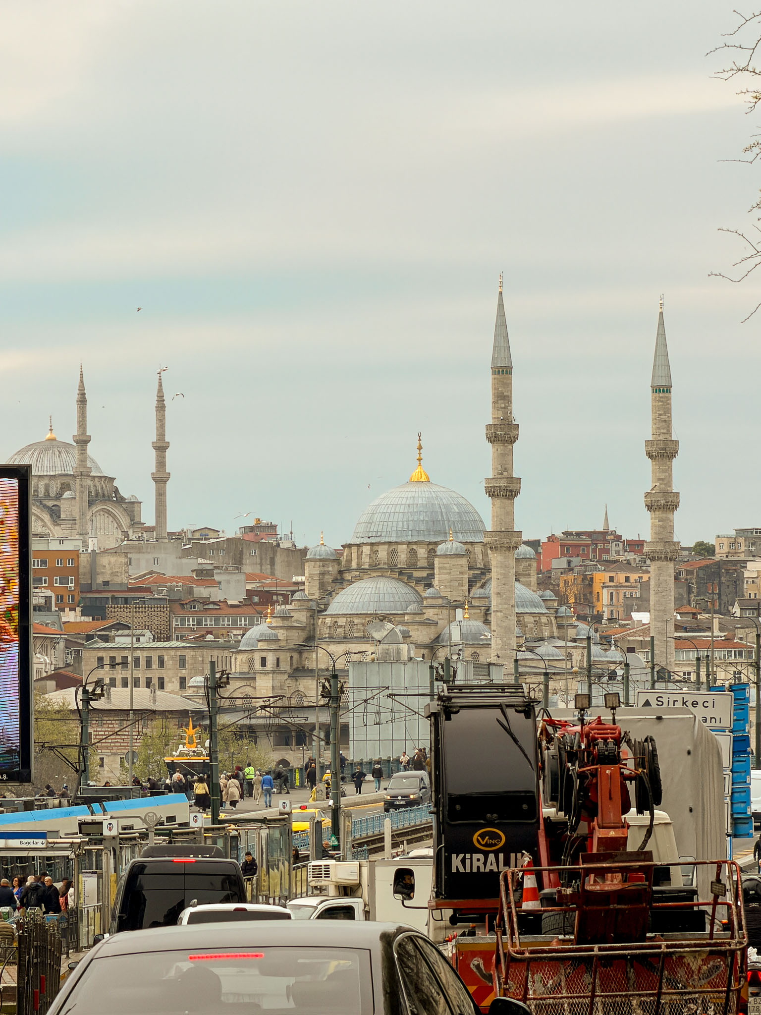 Blick auf die Yeni Cami und die Altstadt von Istanbul.